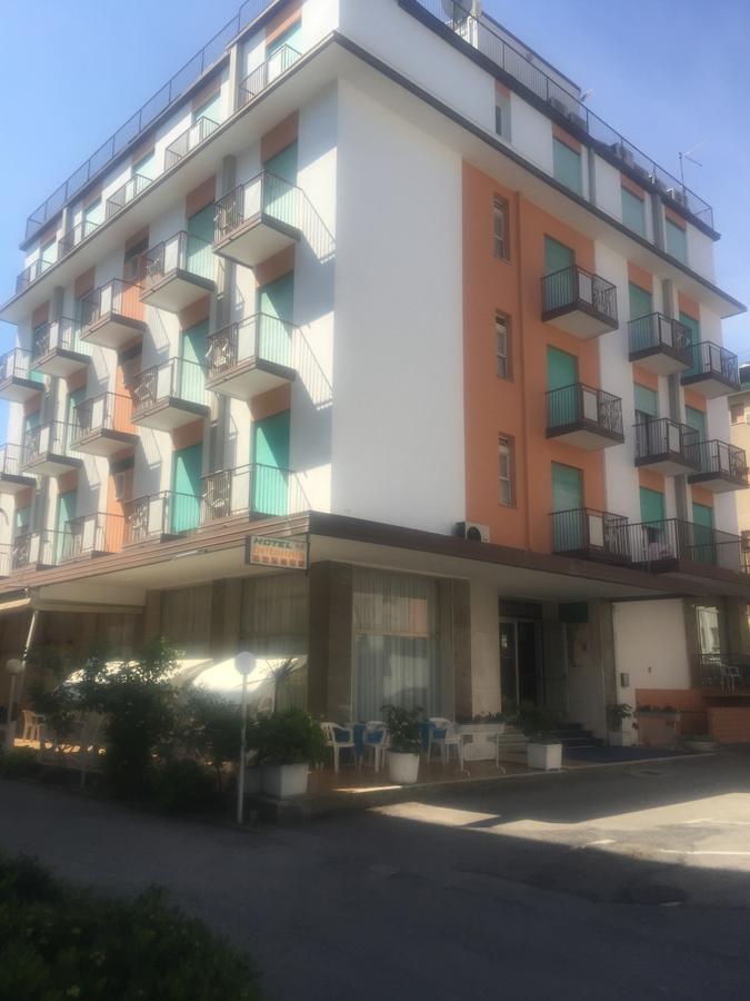 Hotel Britannia 리도 디 예솔로 외부 사진